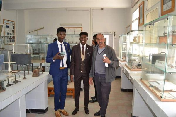 visite-embassade-zimbaboui-19EE205A34-F57A-73E0-B31F-3A2F49EEF465.jpg